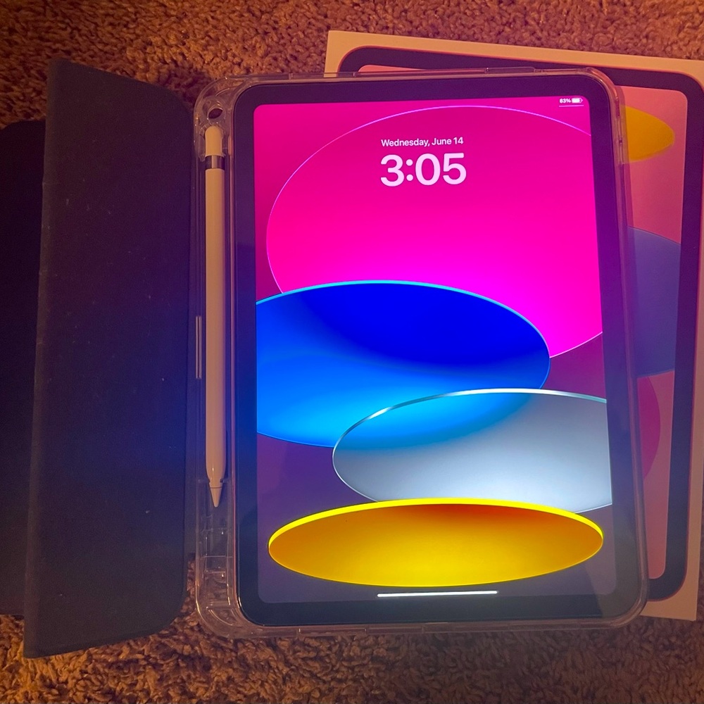 Apple IPad 10 generation and Apple Pencil, bought from Best Buy, barely used.